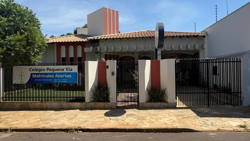 Fachada da Unidade I do Colégio Pequena Via