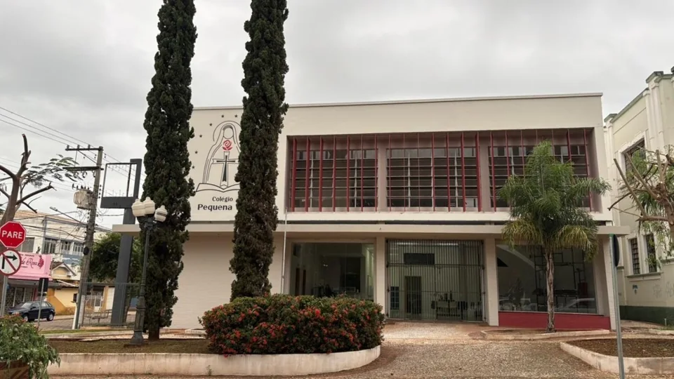 Fachada da Unidade II do Colégio Pequena Via